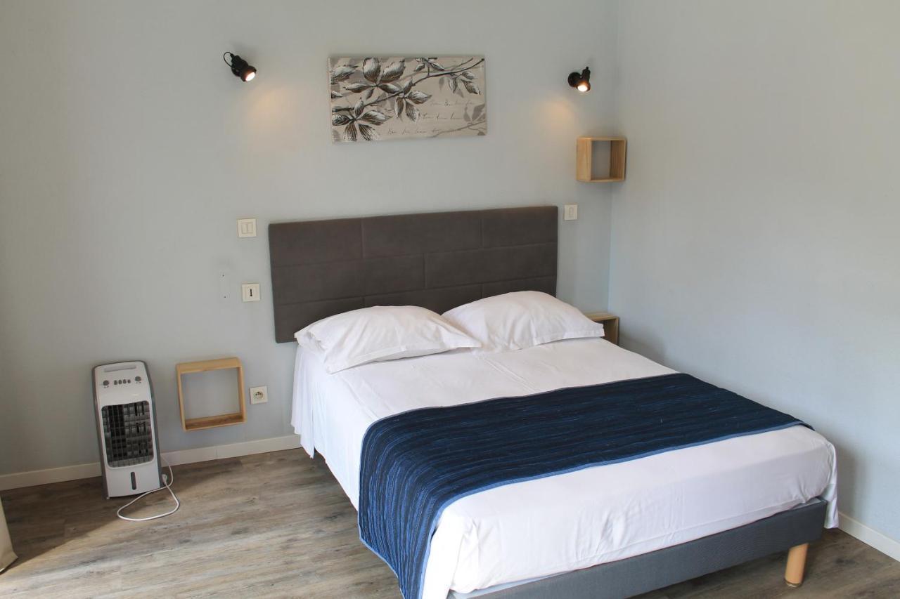 Hotel Restaurant Le Saint Clement Bagian luar foto