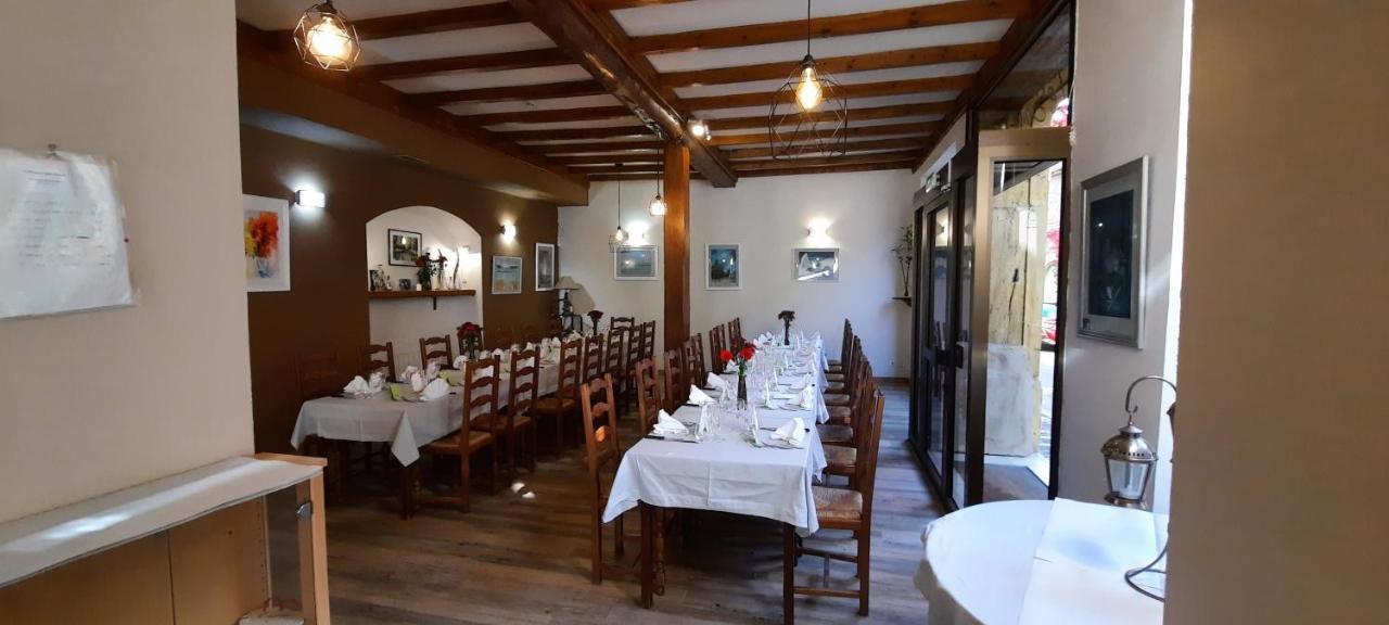 Hotel Restaurant Le Saint Clement Bagian luar foto