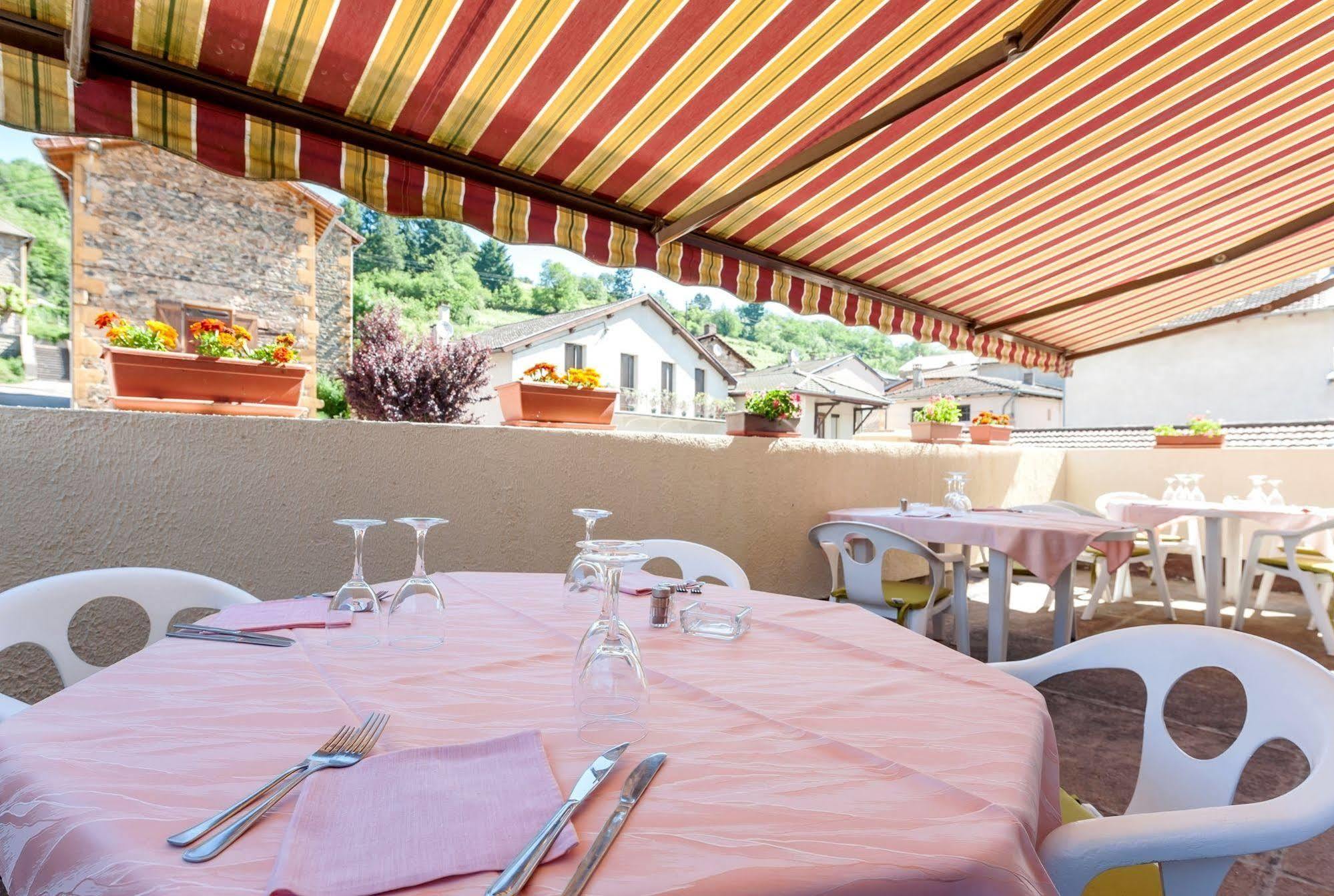 Hotel Restaurant Le Saint Clement Bagian luar foto