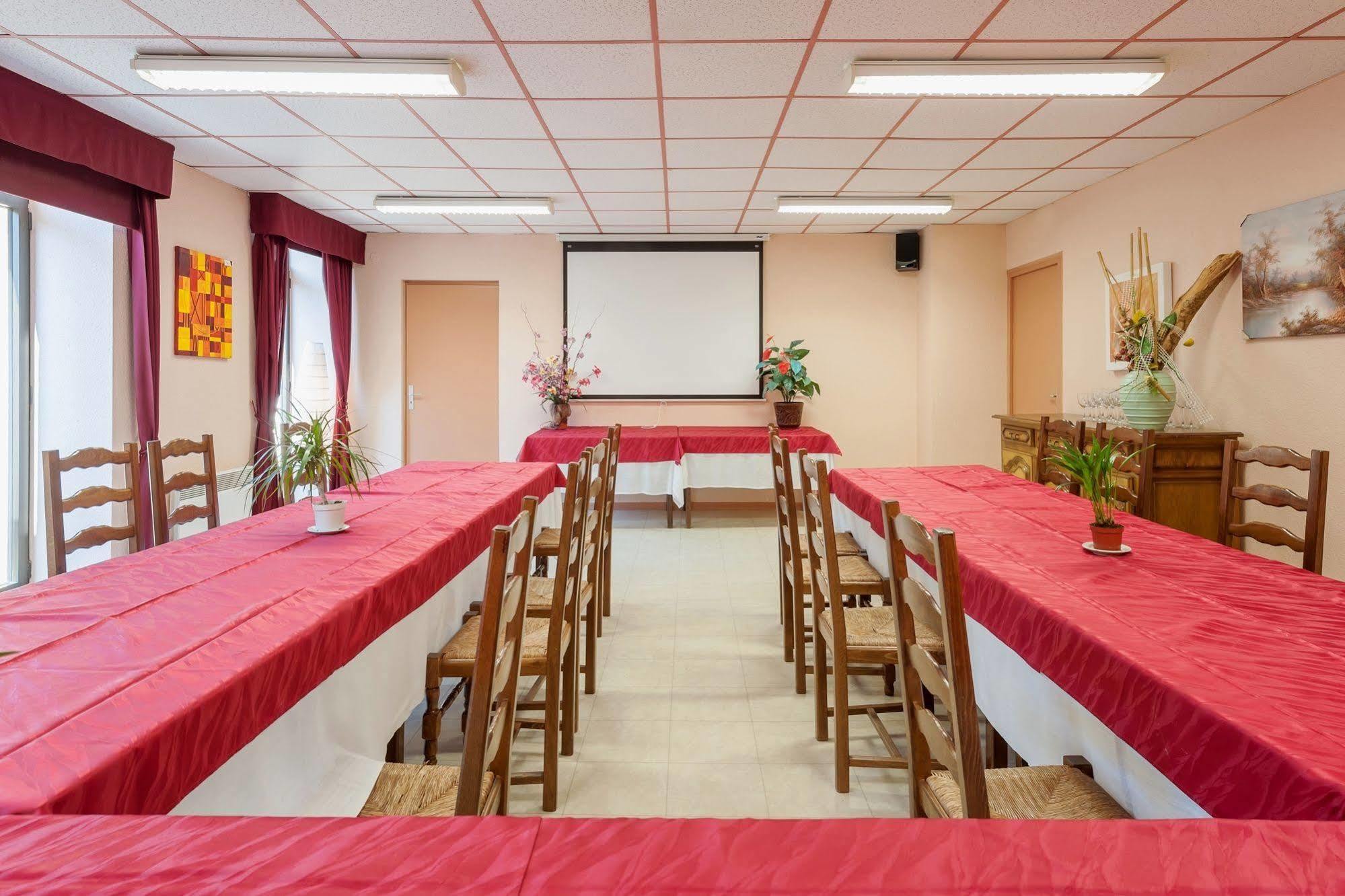 Hotel Restaurant Le Saint Clement Bagian luar foto