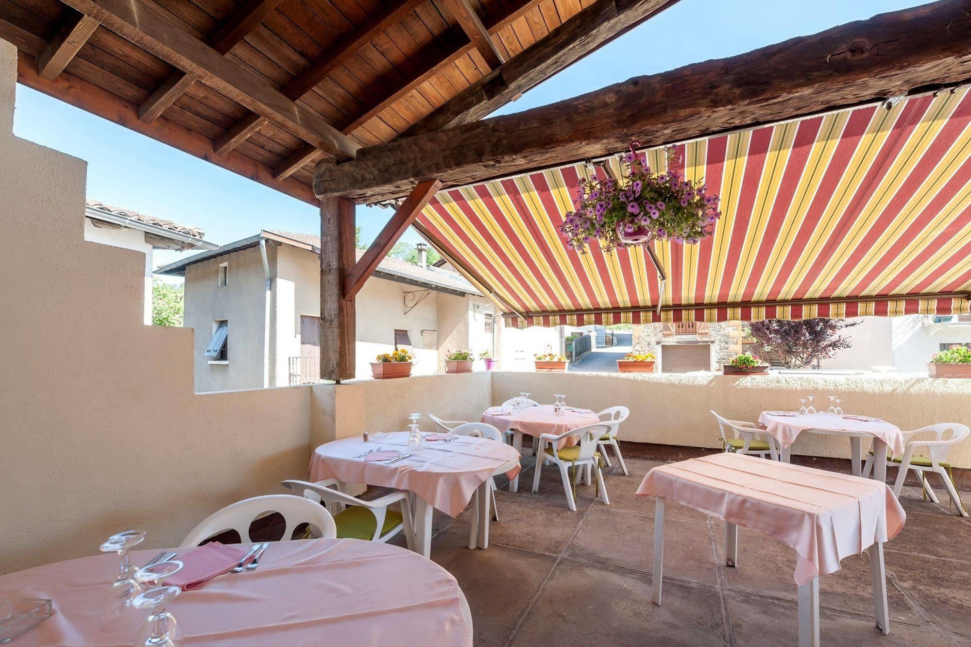 Hotel Restaurant Le Saint Clement Bagian luar foto